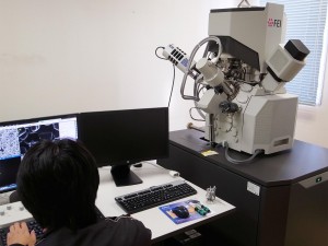 図1．GRCに新たに導入された最先端のFIB加工装置