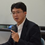 記者会見する土屋教授